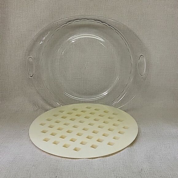 Anchor Hocking 9" pie plate with lattice - Picture 1 of 8